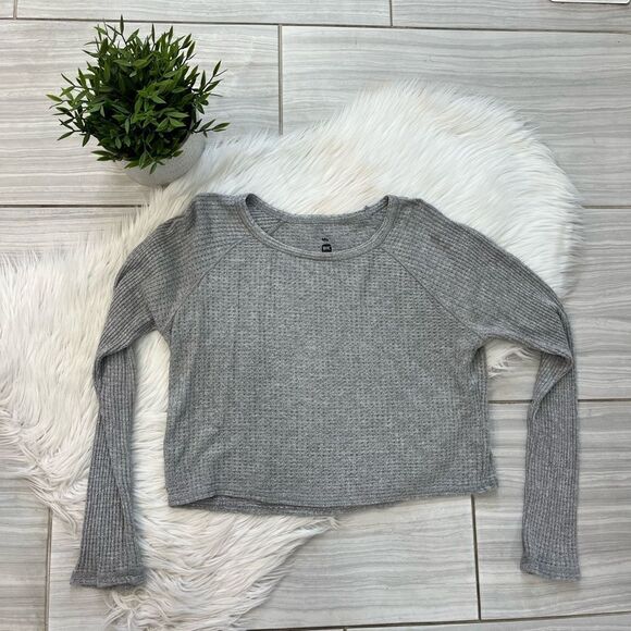 Me to We Grey Crop Long Sleeve - Picture 1 of 8